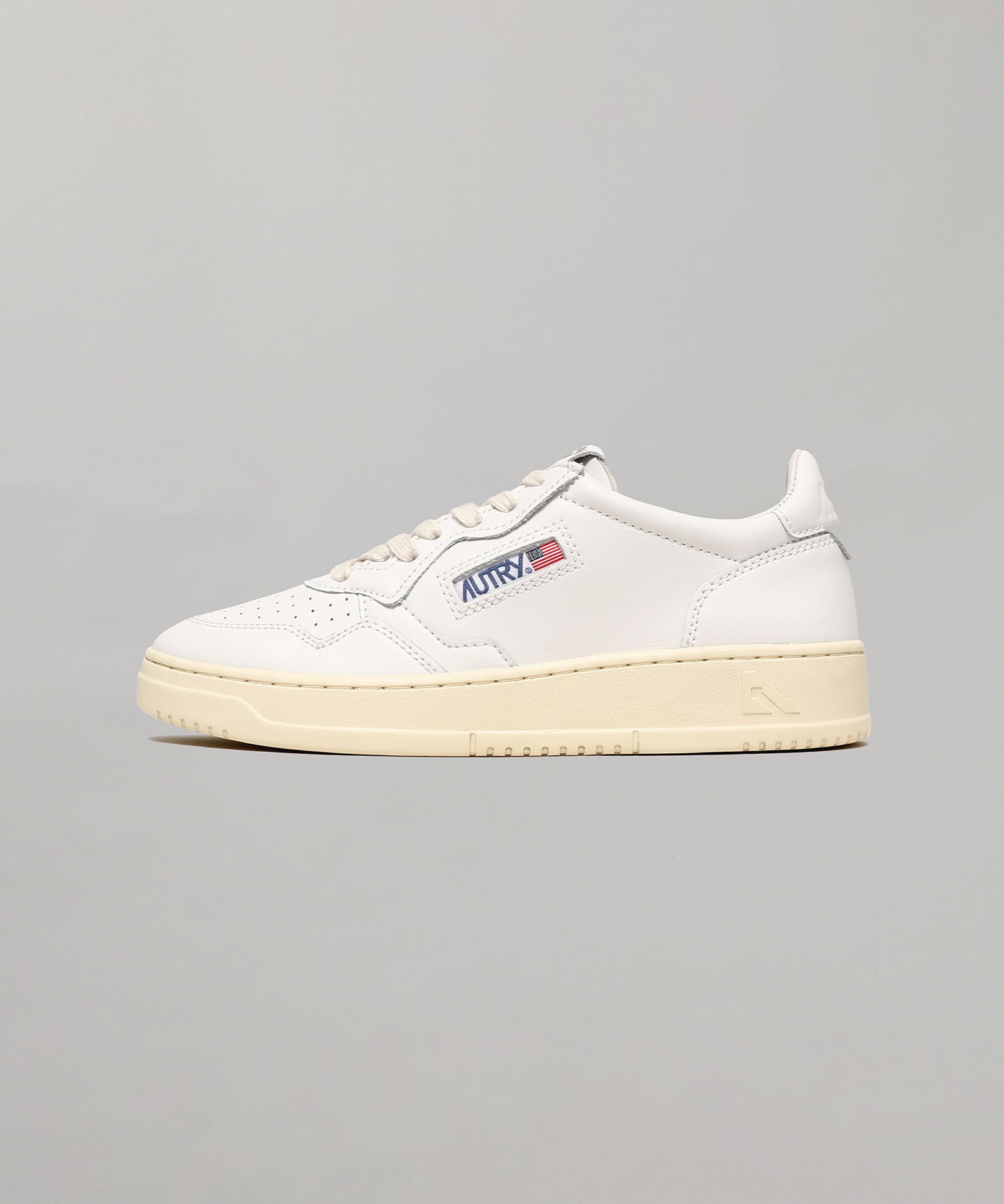 スニーカー 「AUTRY/オートリー」MEDALIST LOW LEATHER メダリスト ローカット レザー ホワイト スニーカー レディース