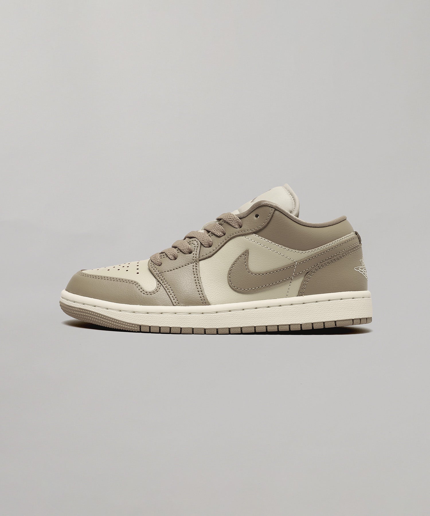 Nike/ナイキ Air Jordan 1 Low ベージュ Nike Air Jordan 1 Low ベージュ/ブラック NIKE公式】エア ジョーダン
