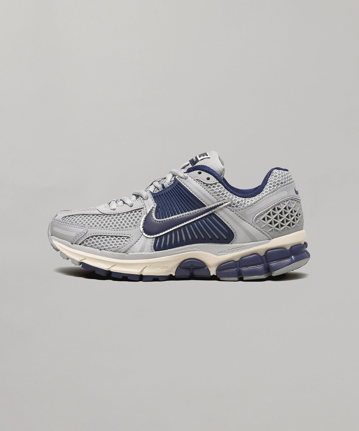 じろう BEAMS（ビームス）NIKE / Zoom Vomero 5 Cool Grey（シューズ