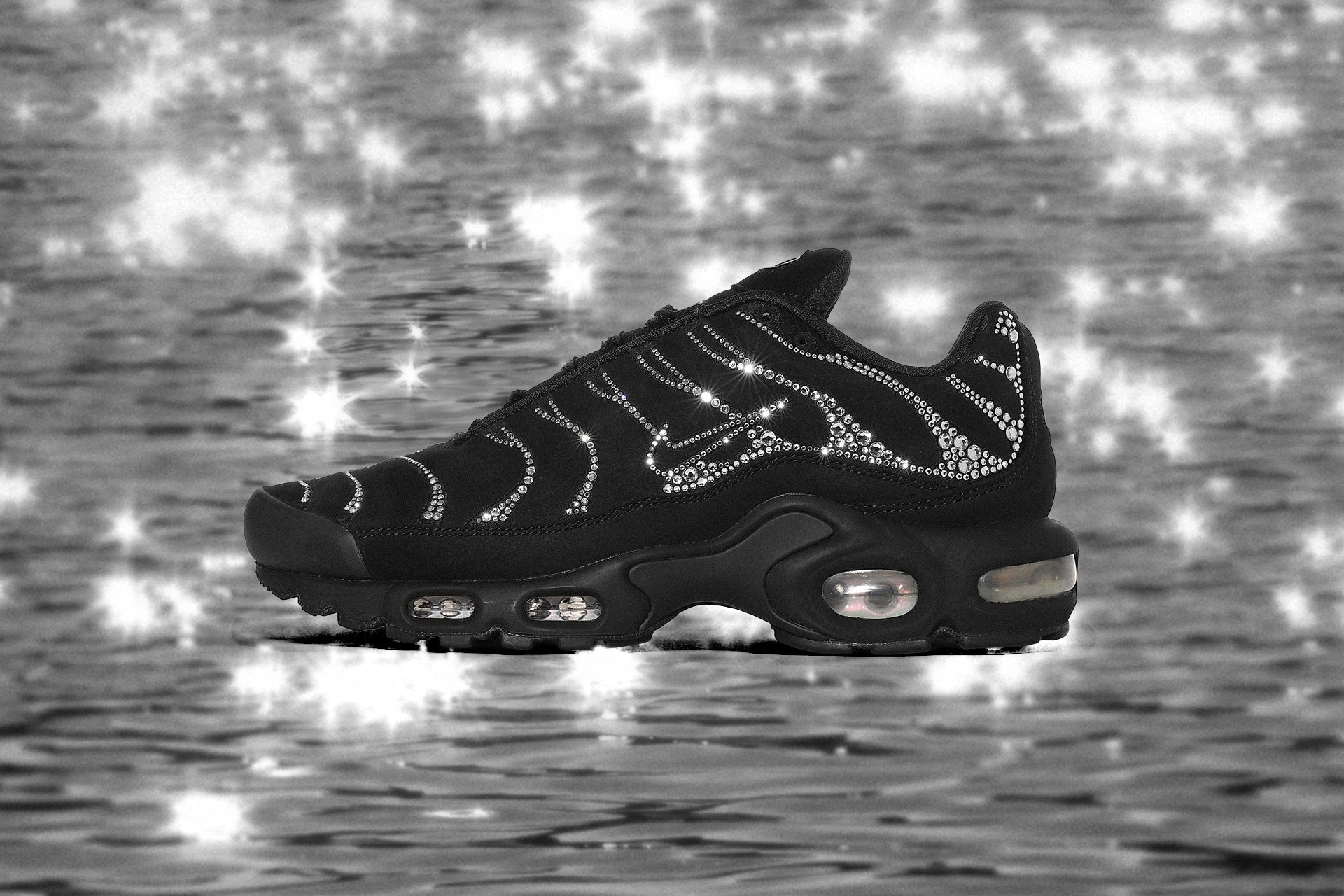 12/5(木)抽選販売のお知らせ<br>Swarovski × Nike Wmns Air Max Plus