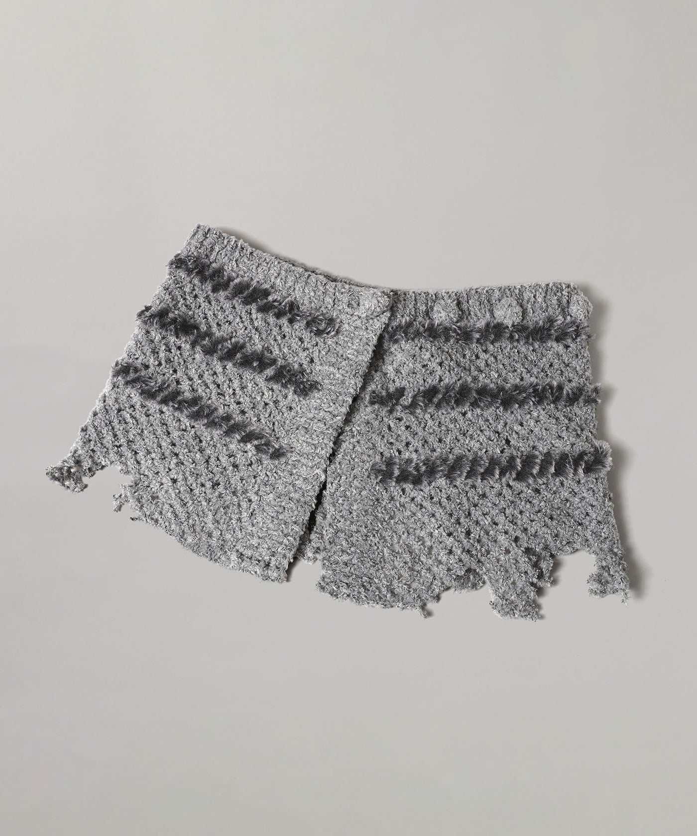 Fluffy-Trim Mesh Knit Apron｜パーバーズ(PERVERZE)｜Forget-me-nots