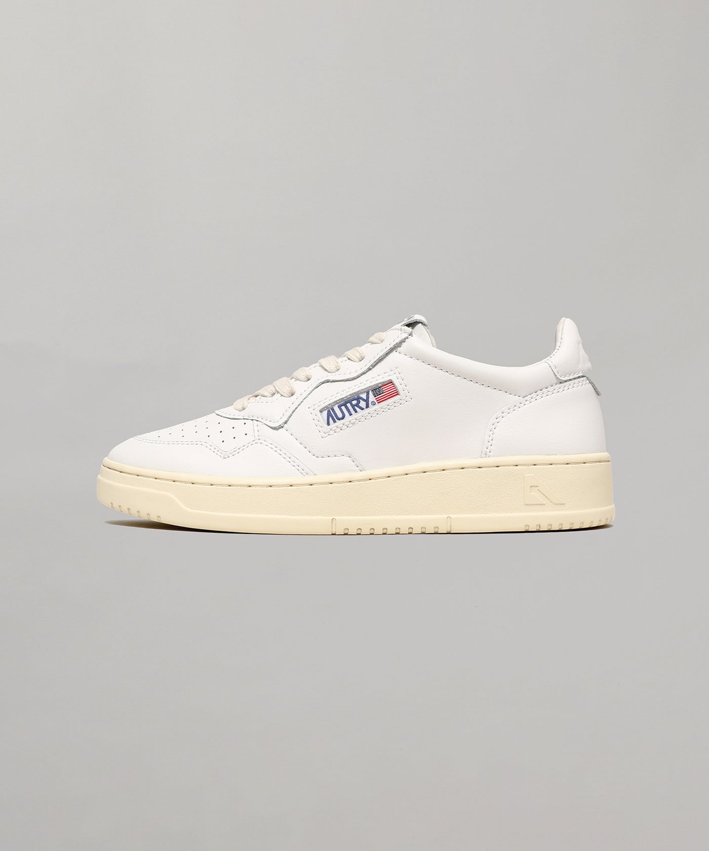 【送料&関税込】Autry Medalist Low Wom Sneakers オートリー(AUTRY)|MEDALIST LOW WOM - 250422550006