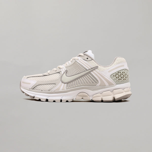 Nike Wmns Zoom Vomero 5 ｜ナイキ(NIKE)｜Forget-me-nots Online Store
