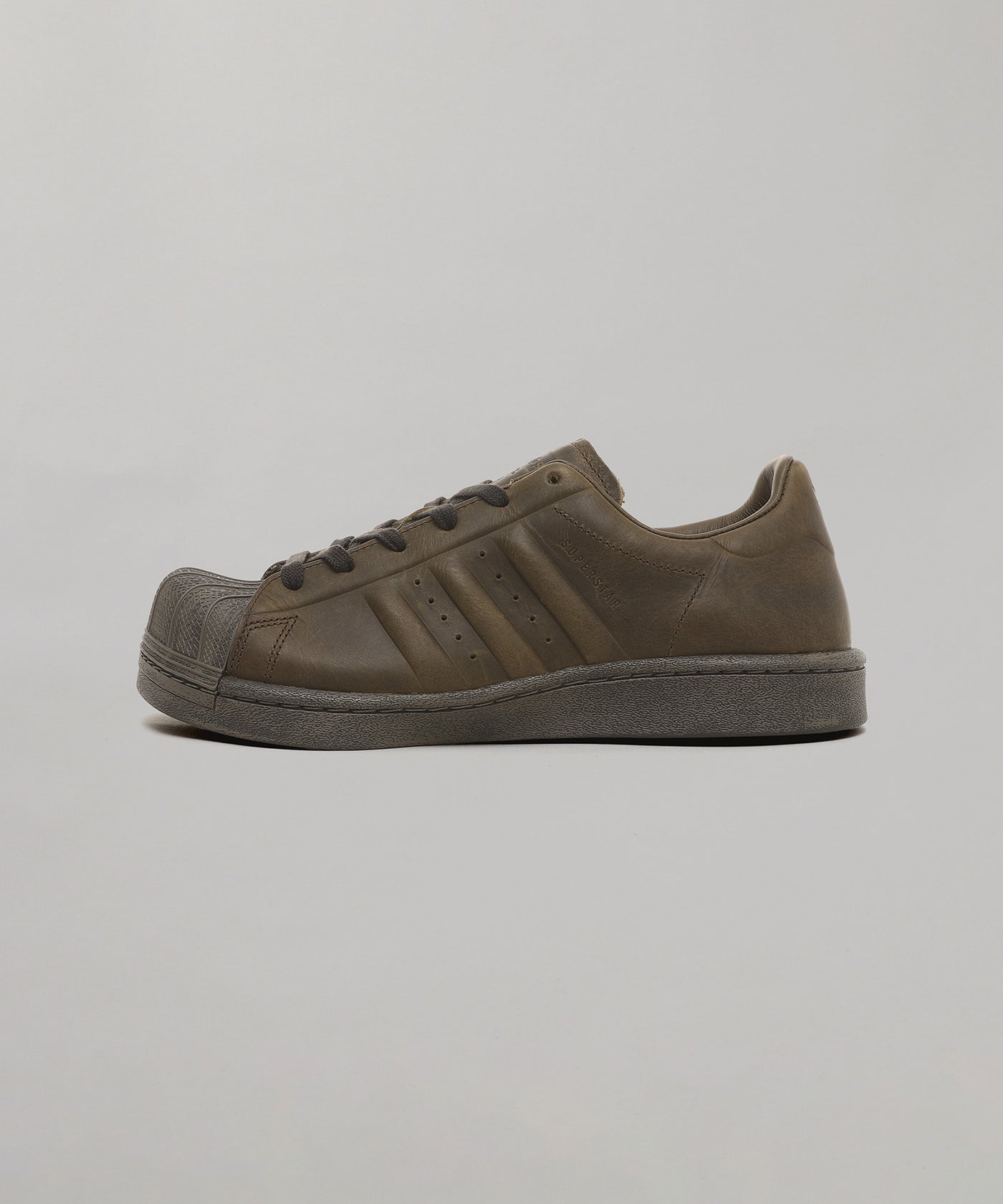 Adidas Originals by AVAVAV Sst Vacuum Lea｜アディダス(adidas 