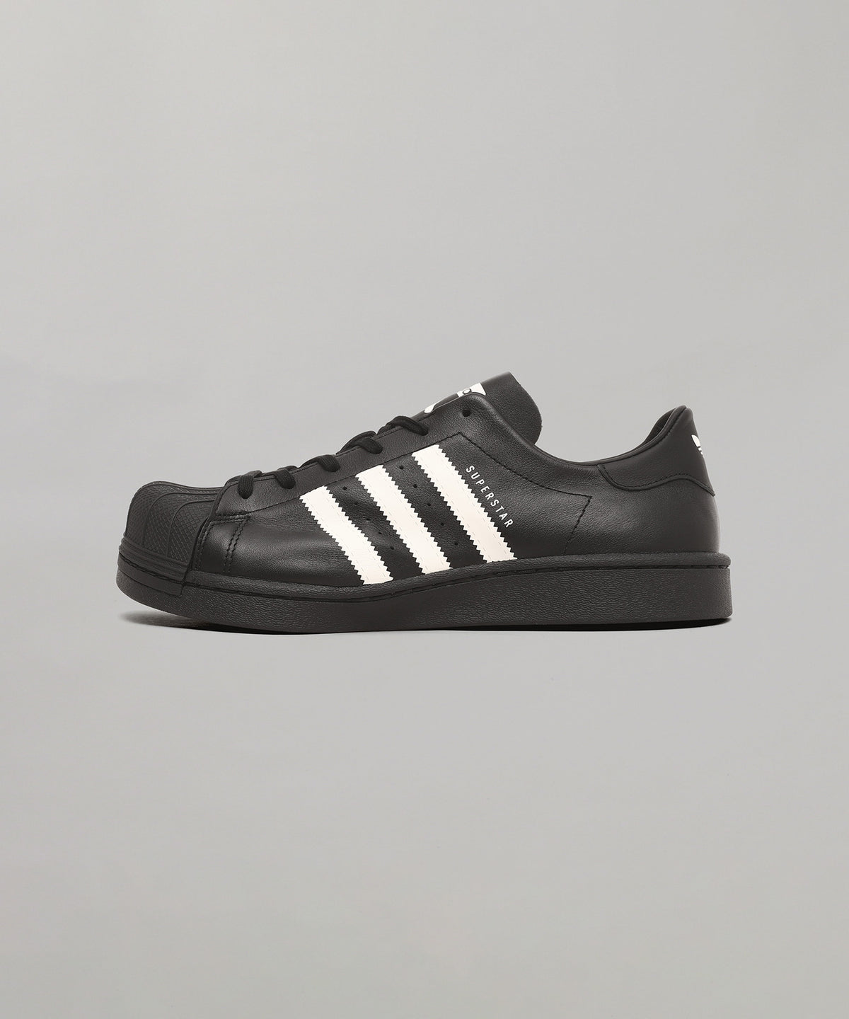 adidas (アディダス) の商品一覧 | スニーカー・ファッションのForget